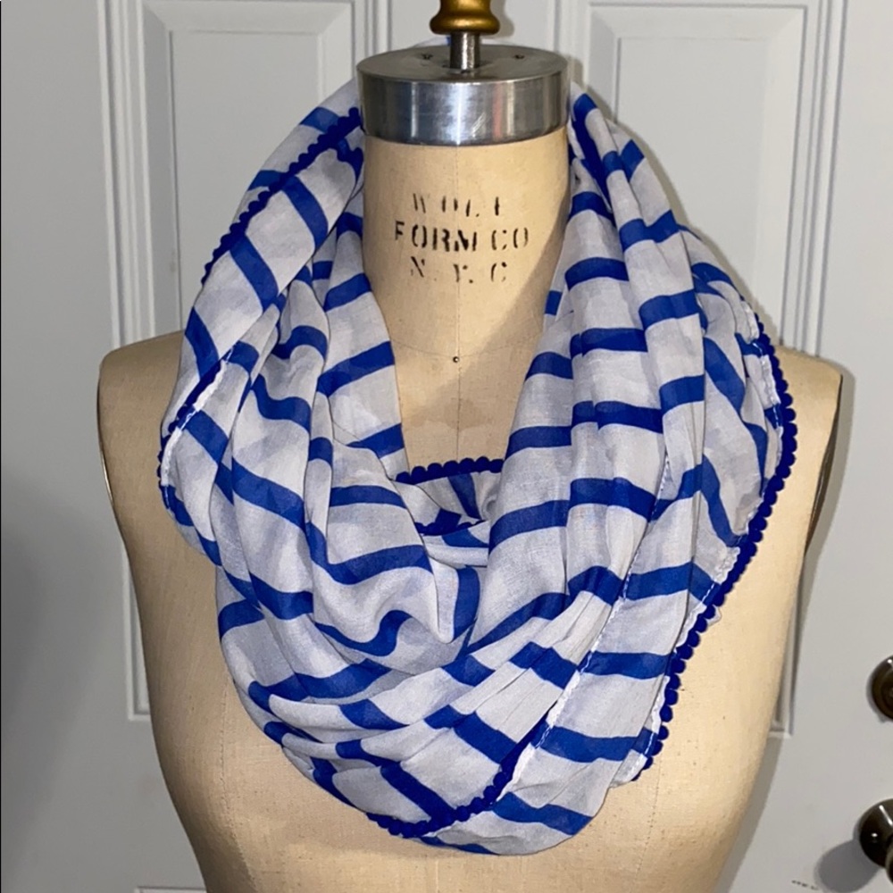 Aerie scarf